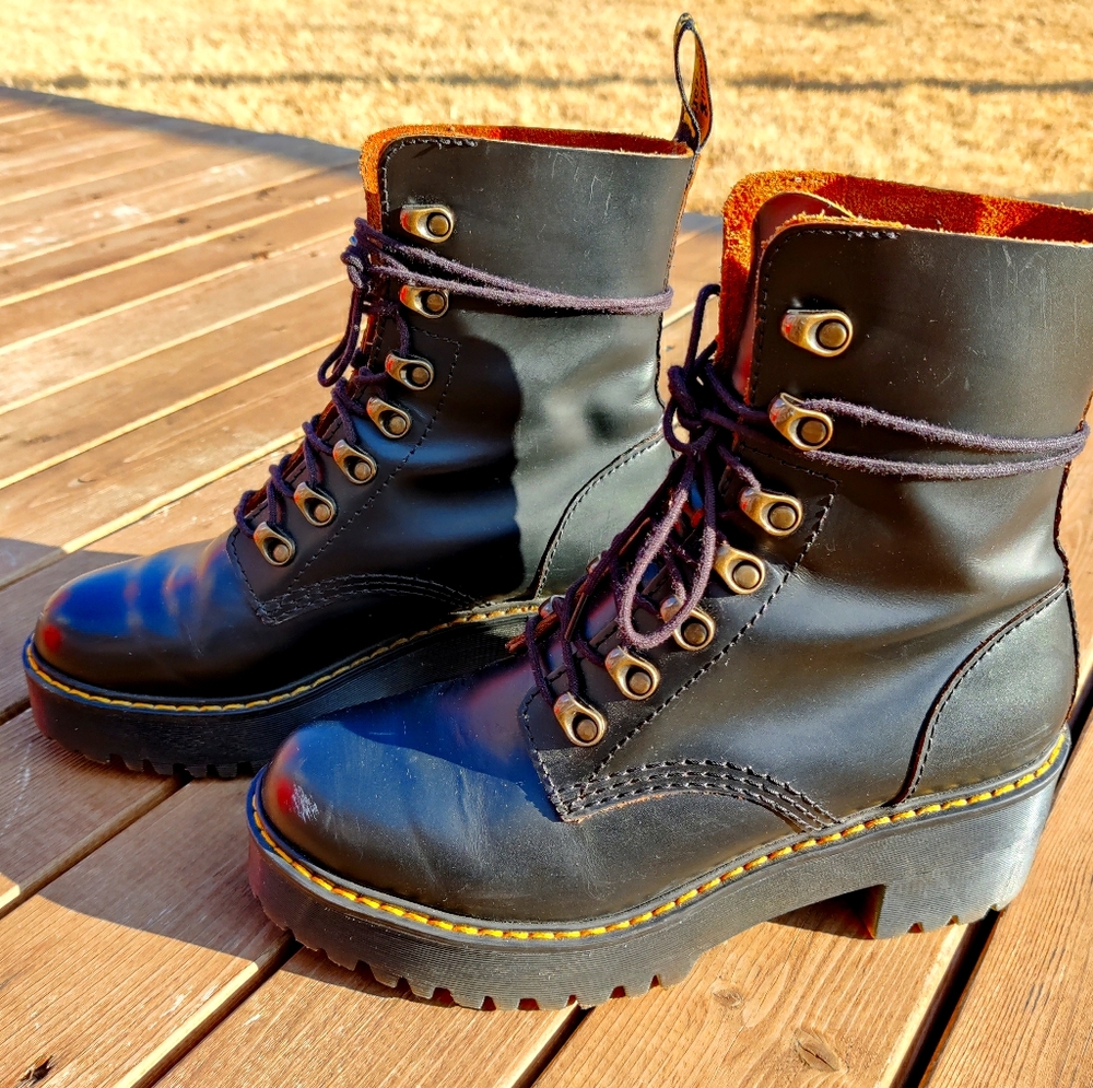 Dr. Marten Leona Platform Boots!!!!